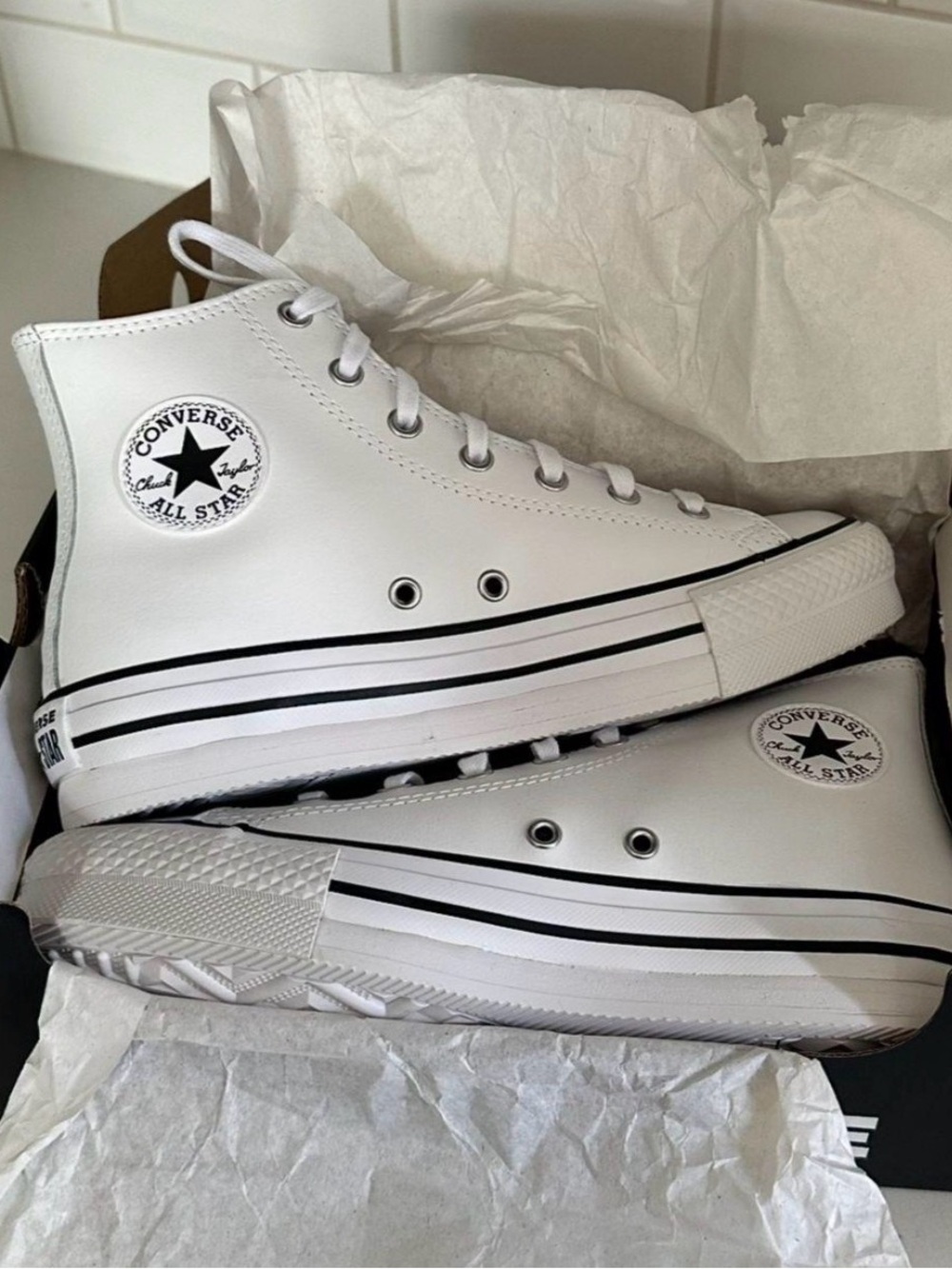 Converse - White